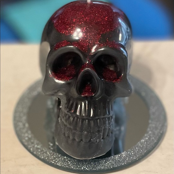 Large Skull Candle - Picture 2 of 5